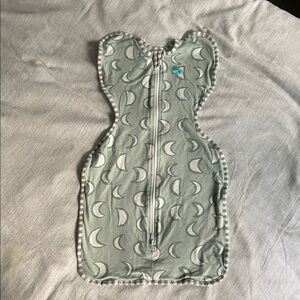 Love to Dream Swaddle Up Green and White Moon print - size small NWOT